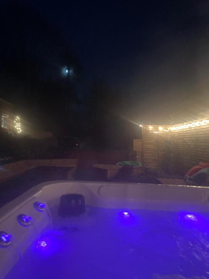 הוילה Warmingham Fantastic Location, Annexe With Hot Tub מראה חיצוני תמונה